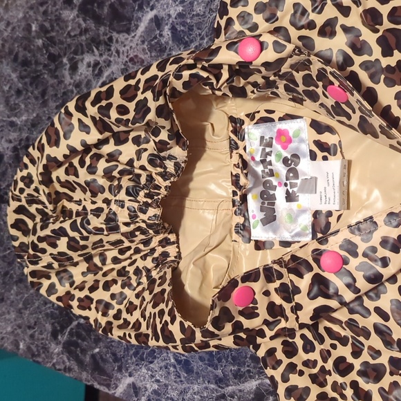 Hooded Raincoat OS 8-10 - Picture 6 of 10